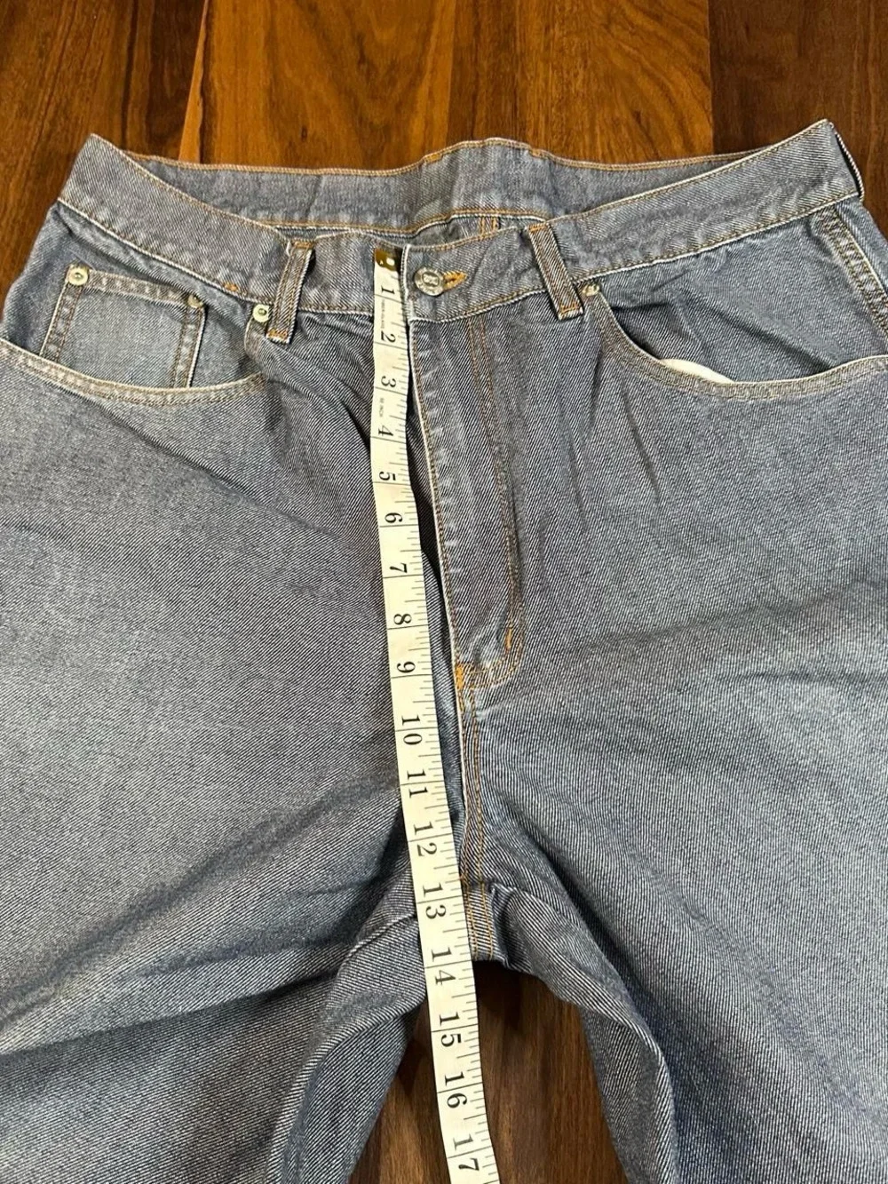 Vintage Y2K/90s wide led baggy dig wear jeans.